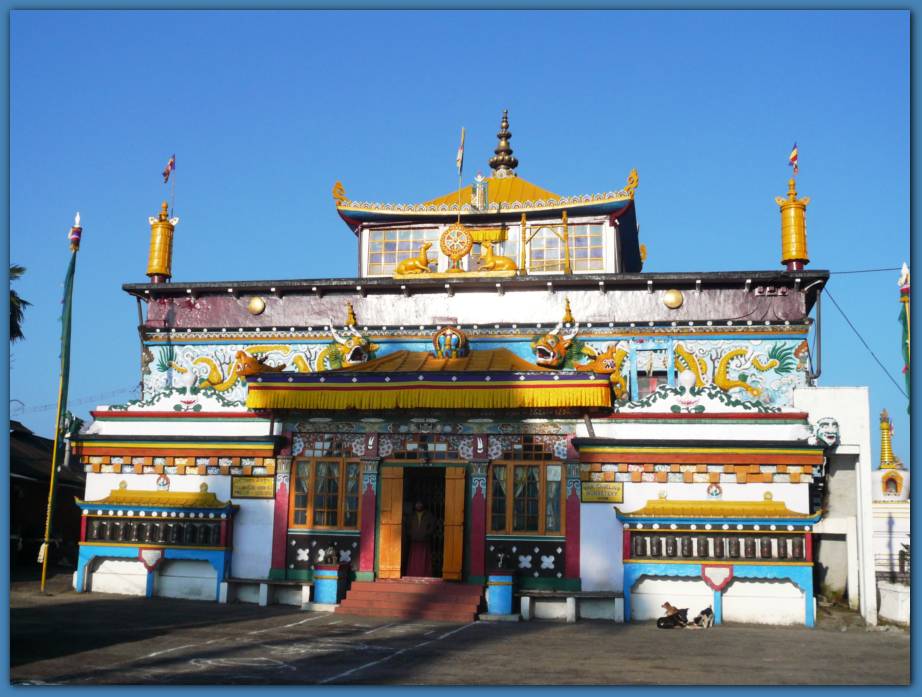 900x674 pixels (89K)